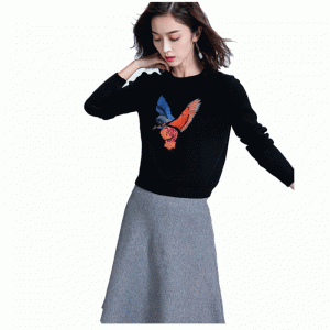 Testreszabott női kötöttáru hímzett madár legénység nyakú pulóver
